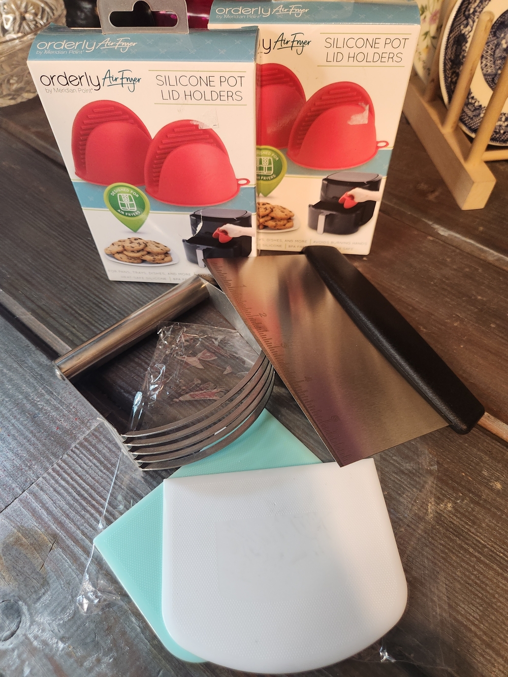Baking Tool Set / 4 Silicone Potholders, 3 Bench Scrapers, 1 Kneading Tool